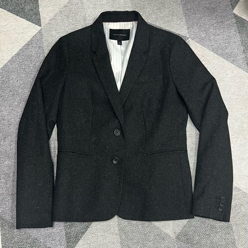 Women's dark gray tweed suit (ankle length)